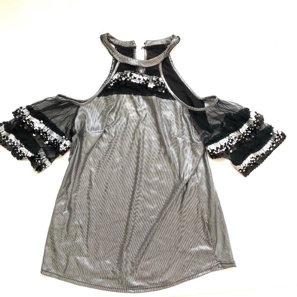 Silver XL top, cut out short sleeves embellished